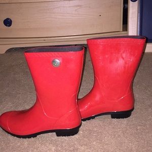 Red sienna ugg rainboats